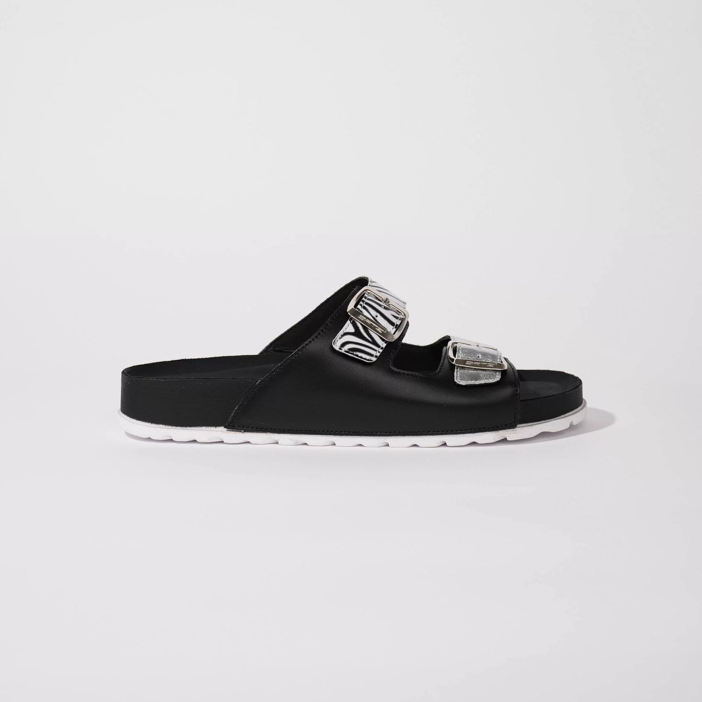 כפכפי אופנה מעוצבות לנשים - דגם איזי אן זברה