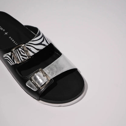 כפכפי אופנה מעוצבות לנשים - דגם איזי אן זברה