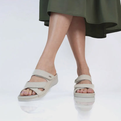 כפכף אורטופדי לנשים עם מדרס נשלף - דגם סורנטו אוף וויט